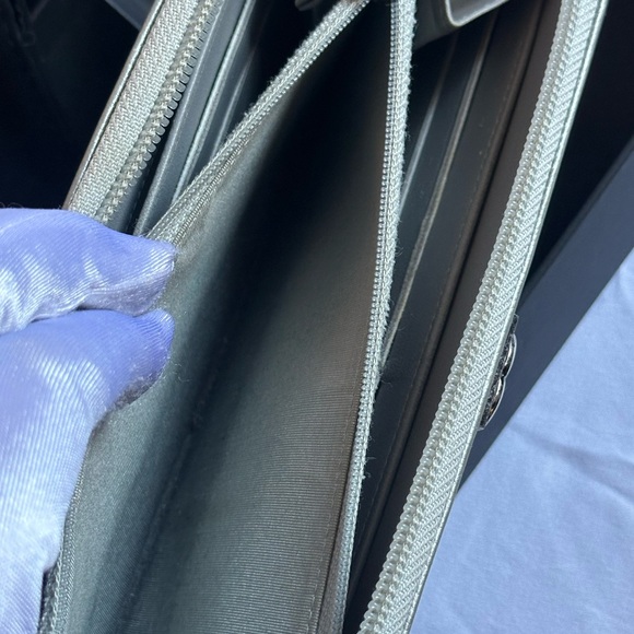 💯 Authentic Chanel Silver Chevron Quilted Zip Around Boy Wallet - Picture 6 of 16